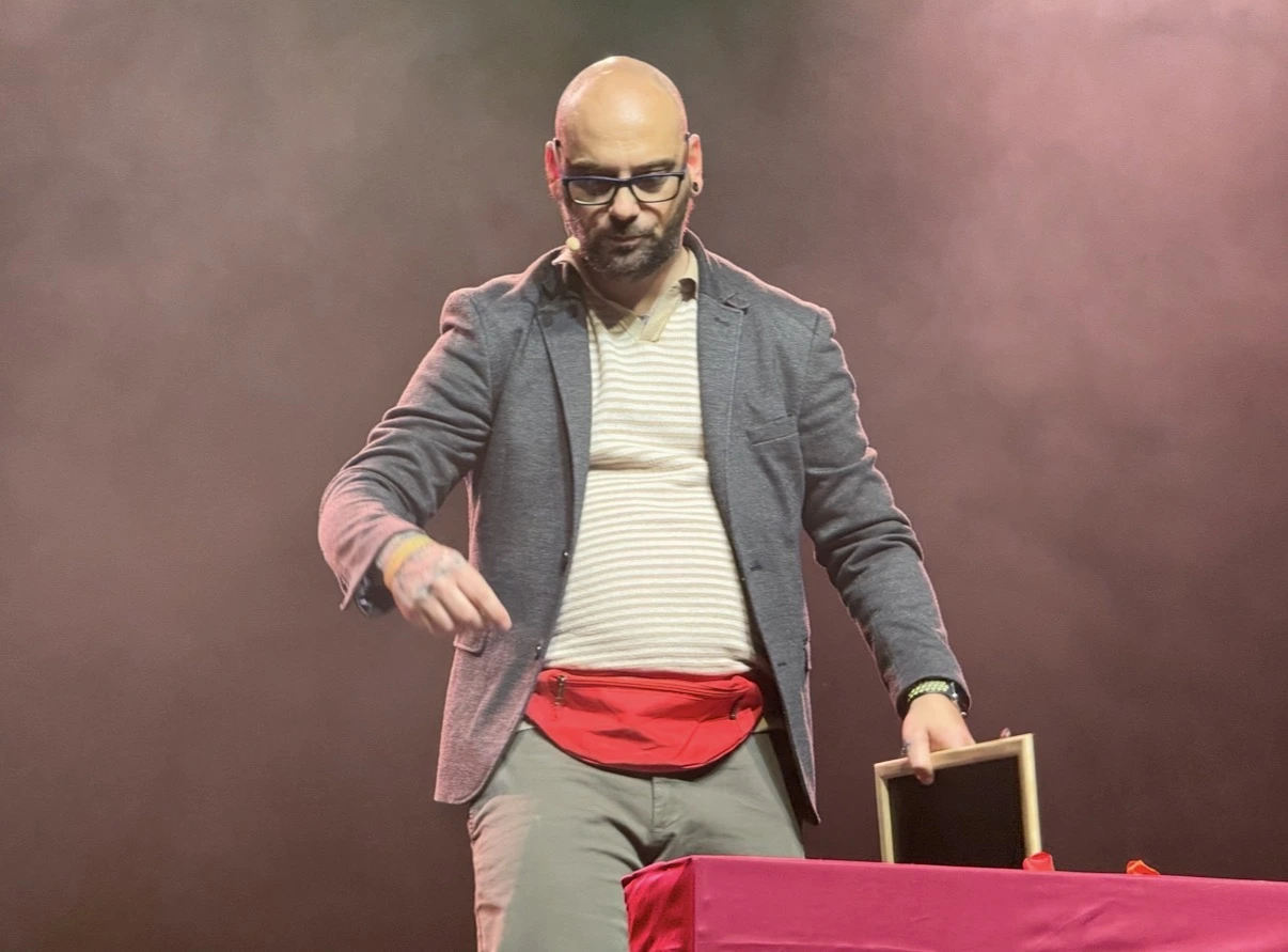 L'homme à la banane rouge